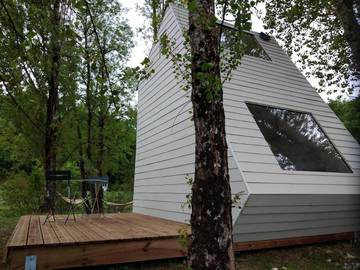 Gîte pour 2 personnes, avec vue sur le lac et terrasse ainsi que jardin et vue à Montaigu-de-Quercy