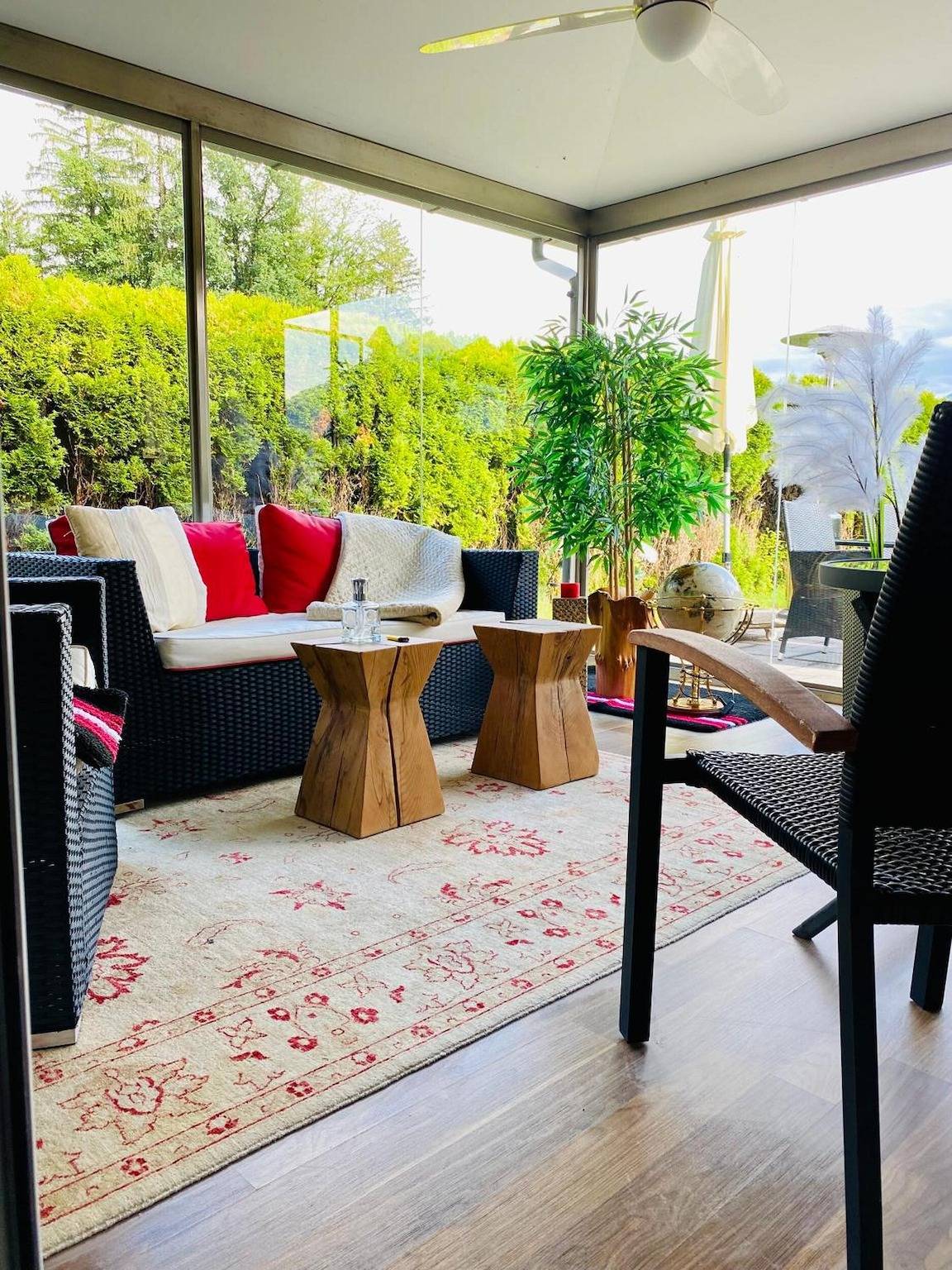 Ganze Wohnung, Ferienwohnung 'Modernes Alpenapartment' mit Bergblick, privatem Pool und Wi-Fi in Salzkammergut-Berge, Adnet