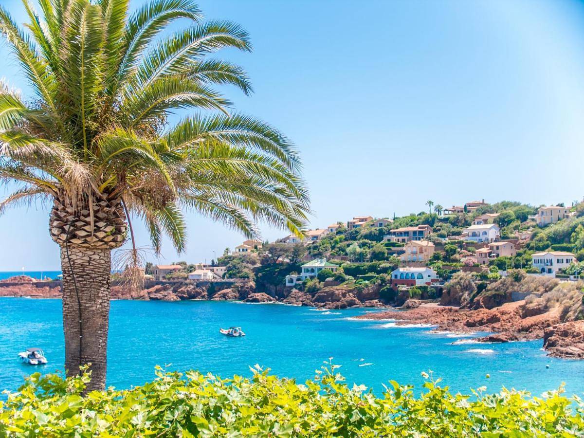 Hôtel et Appart Hôtel Les Flots Bleus in Saint-Raphaël, Massif de l'Esterel