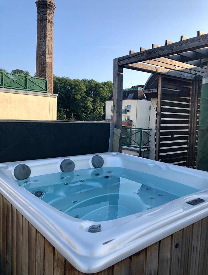 Geheel appartement, Romantic studio with jacuzzi in Praag, Midden-Bohemen