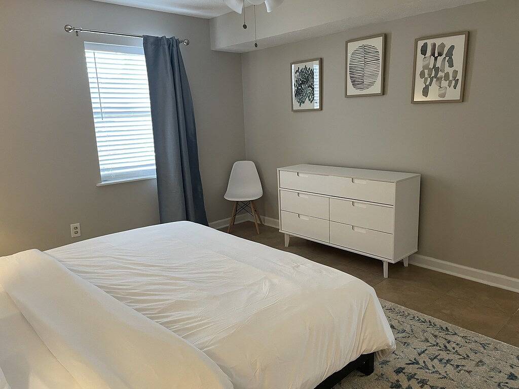 Beautiful Townhome 0.2 Miles to Downtown Au! Sleeps 8! in Auburn (AL), Alabama