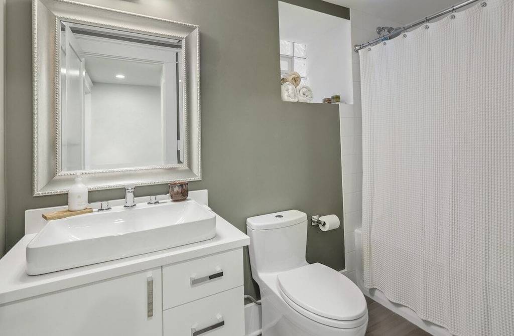 Ganze Wohnung, Lovely getaway 2Br 2Ba Apartment near Wrigley Field in Chicago, Cook County