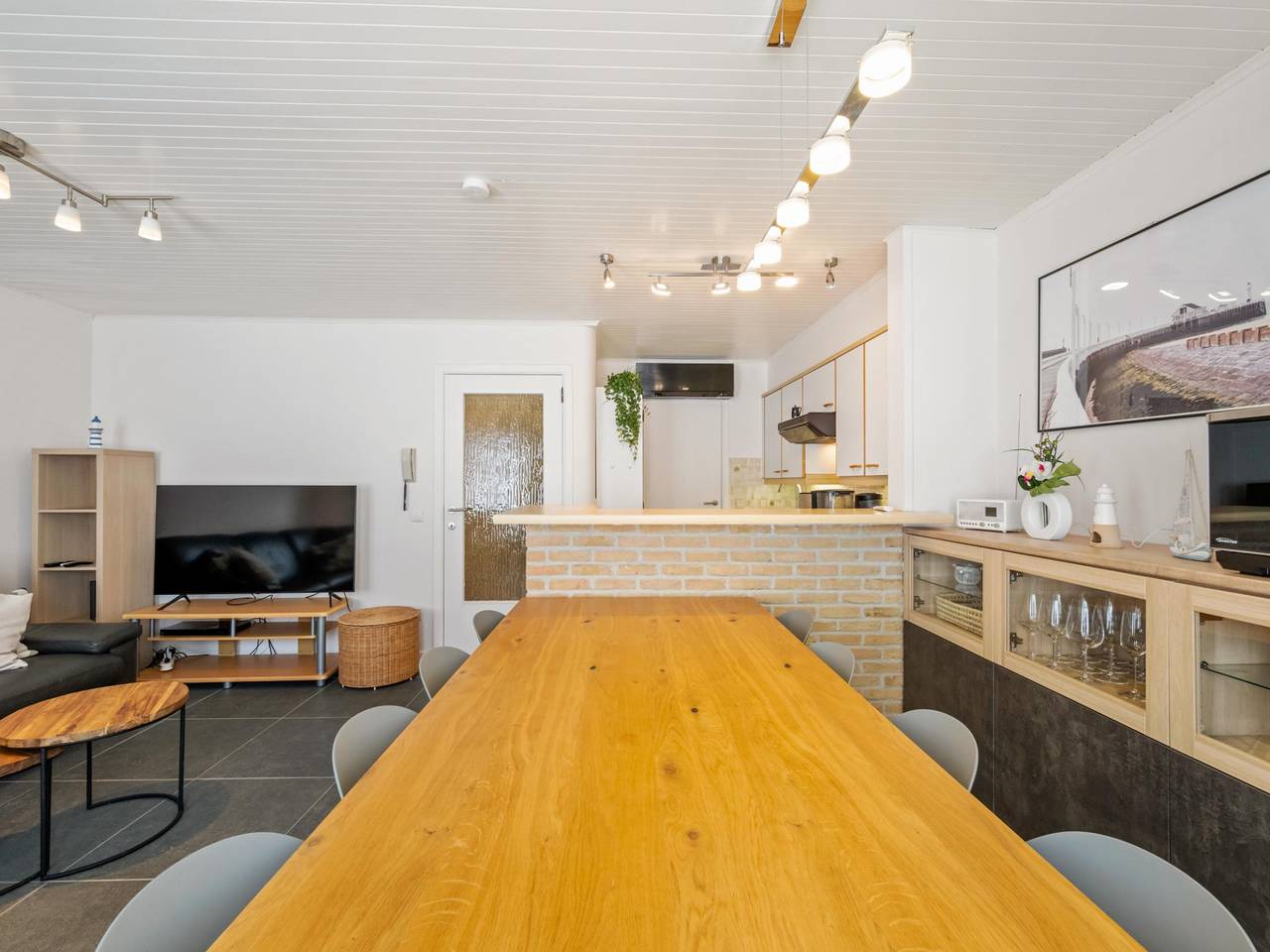 Entire apartment, Spacious Duplex Apartment in Blankenberge in Blankenberge, Belgian Coast