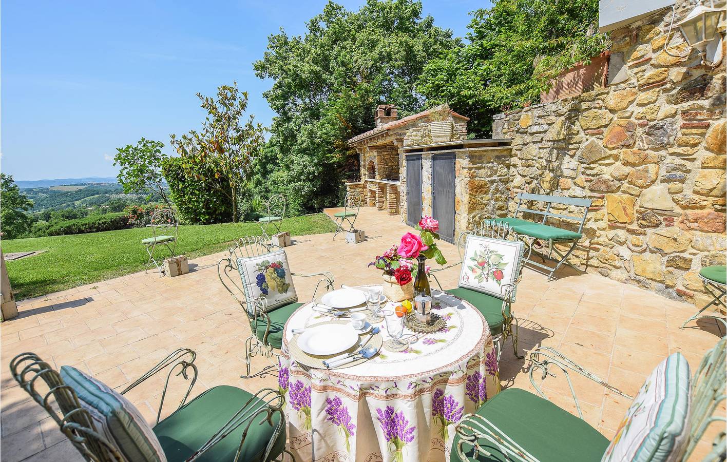 Ganze Ferienwohnung, Gemütliches 2BR Apartment mit Babybett & Parkplatz in Semproniano, Grosseto Provinz