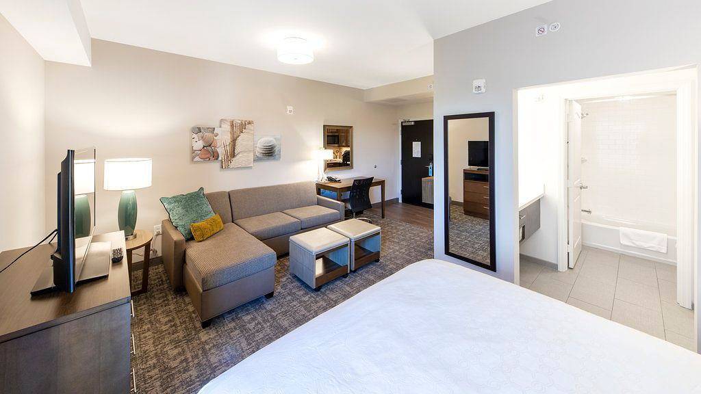 Entire studio, Staybridge Suites Naples in Lely Resort, Southwest Florida