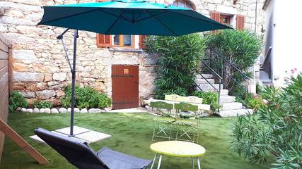 Gîte pour 5 personnes, avec jardin et terrasse, animaux acceptés à Isolaccio-di-Fiumorbo