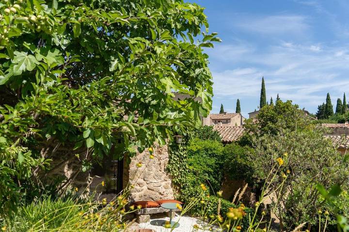 Gîte pour 2 personnes, avec terrasse ainsi que piscine et jardin à Rognes - 4