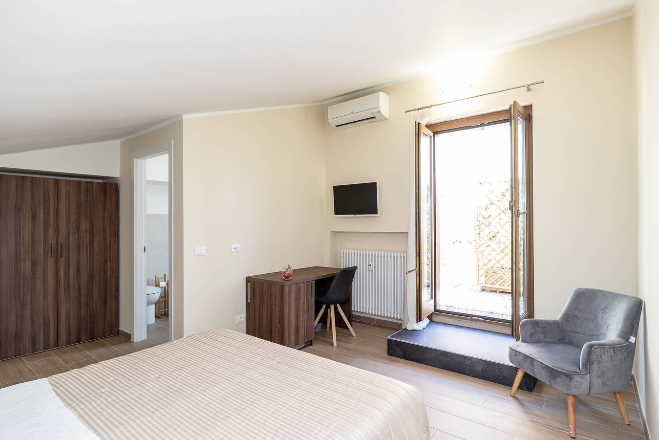 Entire vacation apartment, Scaligero Rooms Carmen in Centro Storico di Verona, Verona