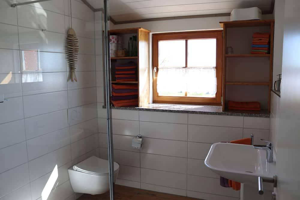 Entire apartment, Panoramic mountain view, rural area, grand playground, garden house with Bbq in Untrasried, Bavarian Swabia