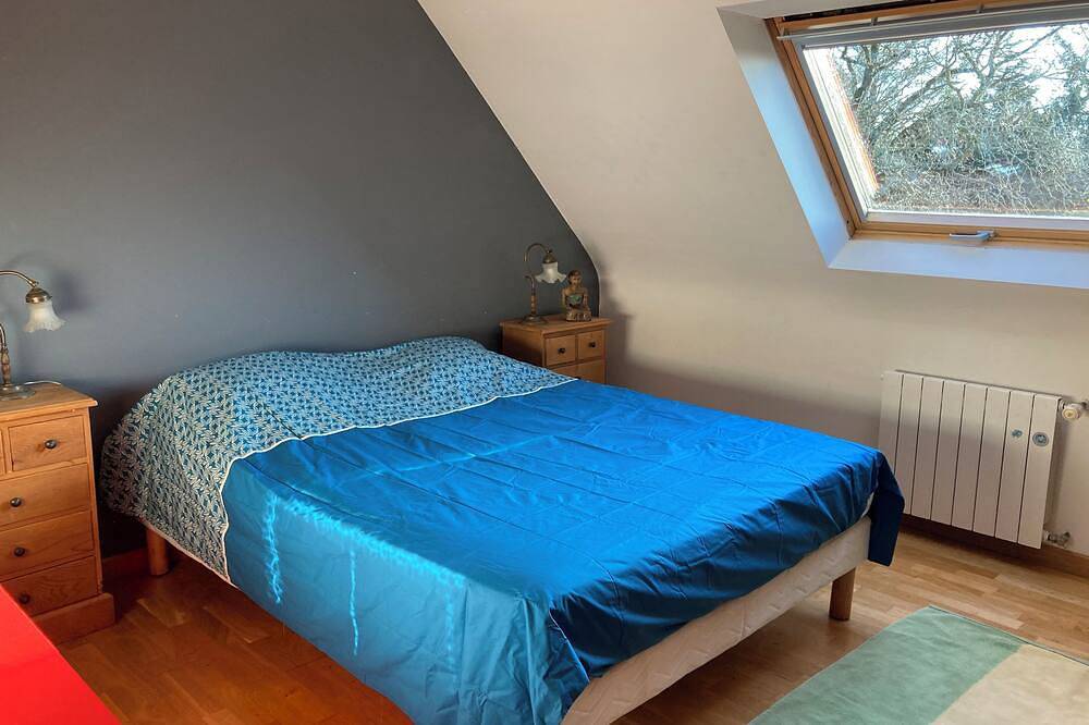 Spacious and bright house on large plot 10 min walk from Pont L' Abbé in Pont-l'Abbé, Quimper region