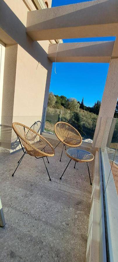 Location de vacances pour 6 personnes, avec terrasse ainsi que vue et piscine dans Vasilika - 2