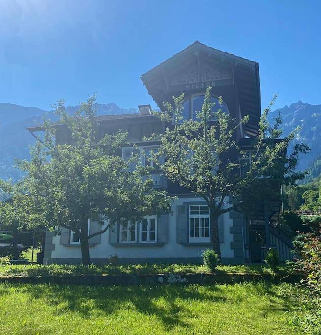 Ferienwohnung für 6 Personen, mit Terrasse und Garten sowie Seeblick und Ausblick in Bönigen
