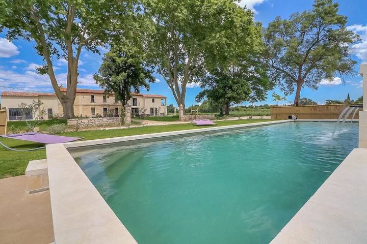 Chambre d’hôte pour 2 personnes, avec vue ainsi que piscine et jardin à Arles - 4
