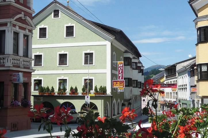 Ferienwohnung für 6 Personen, mit Balkon und Whirlpool sowie Terrasse und Sauna