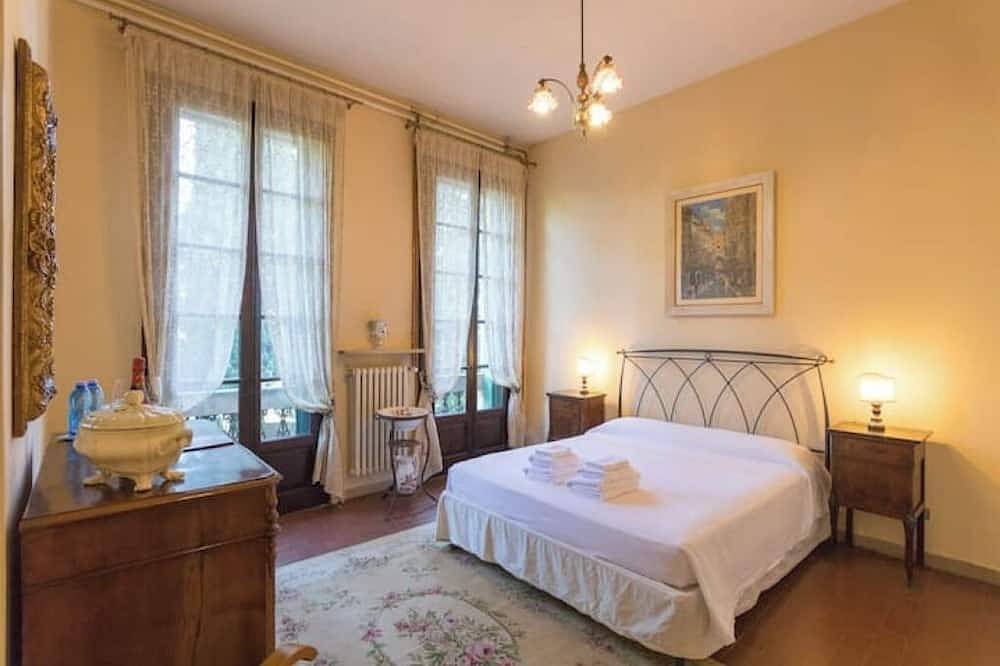 Villa dei Cipressi Wine Resort - Elegance between Vineyards and Lake in Sona, Gardasee-Berge