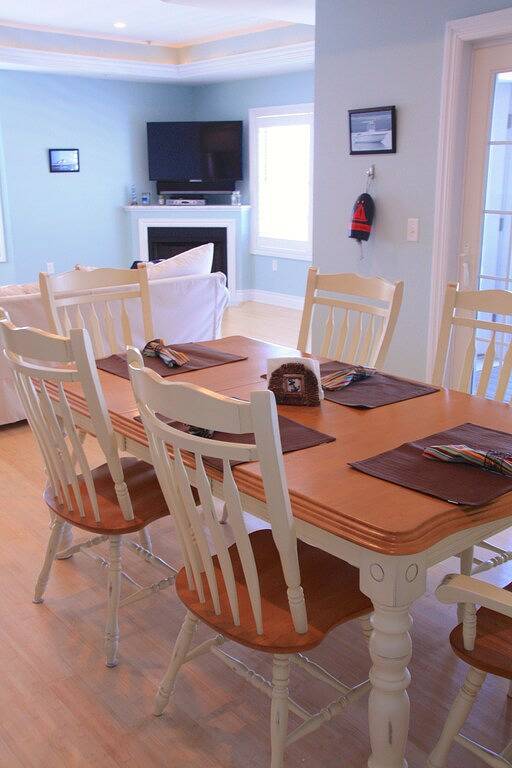 Ganze Wohnung, Ein wunderschönes neues Abo in der Innenstadt von Watch Hill mit Blick auf das Meer und die Bucht. in Watch Hill, Washington County (RI)