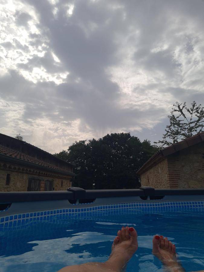 Location de vacances pour 3 personnes, avec bassin pour enfant et jardin ainsi que piscine et vue à Saint-Sylvestre-sur-Lot - 2