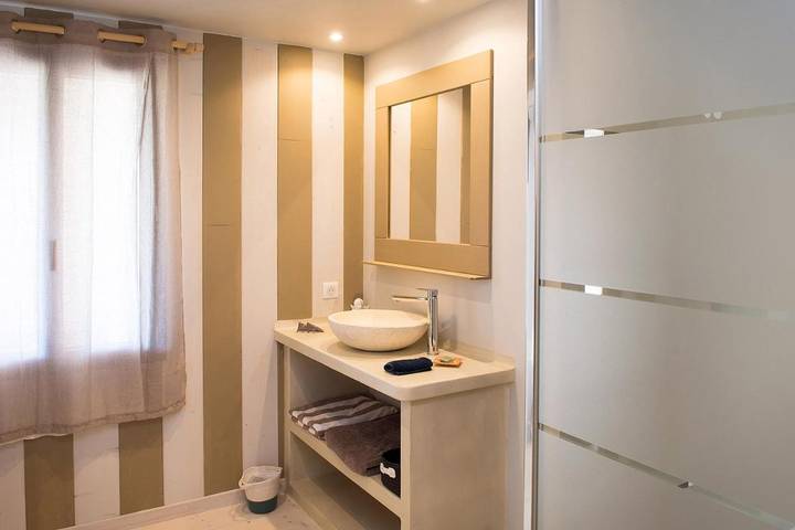 Chambre d’hôte pour 2 personnes, avec piscine ainsi que vue et jardin, animaux acceptés