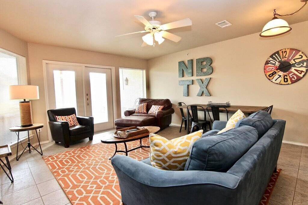 Ganze Wohnung, Riverside Retreat- 2Bdr / 2Bth- 1st Floor Einheit! in New Braunfels, Comal County