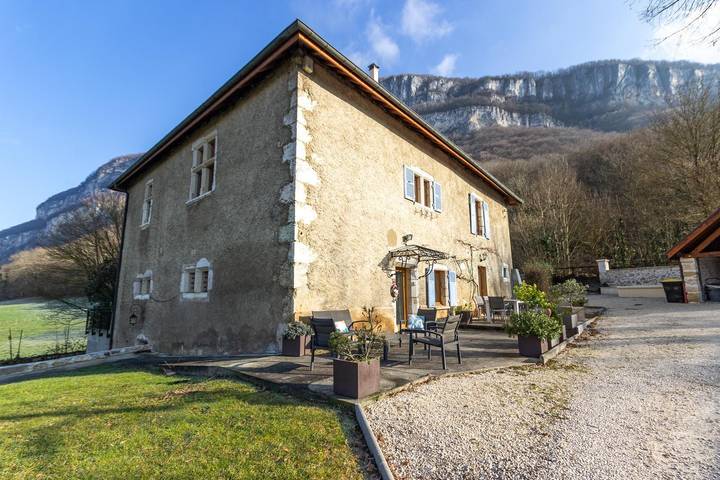 Location de vacances pour 2 personnes, avec Terrasse et Jardin dans Prémeyzel