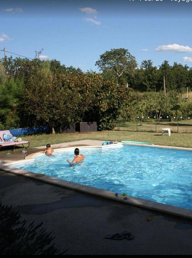 Jardin avec vue, grande piscine et mas divisé in Chabrillan, Région de Die