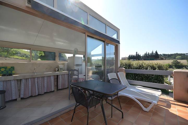 Gîte pour 2 personnes, avec piscine ainsi que jardin et terrasse - 1