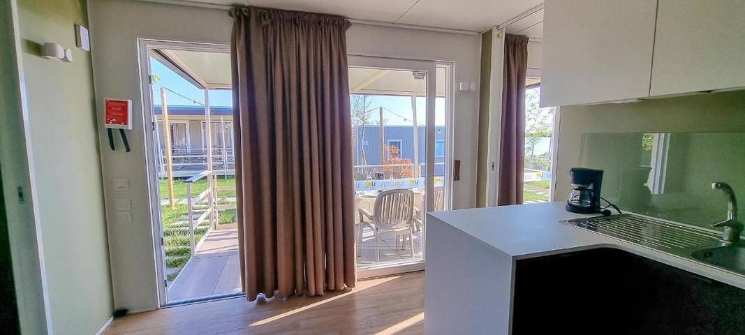 Camping für 4 Personen, mit Kinderpool und Garten sowie Pool in Lazise - 3