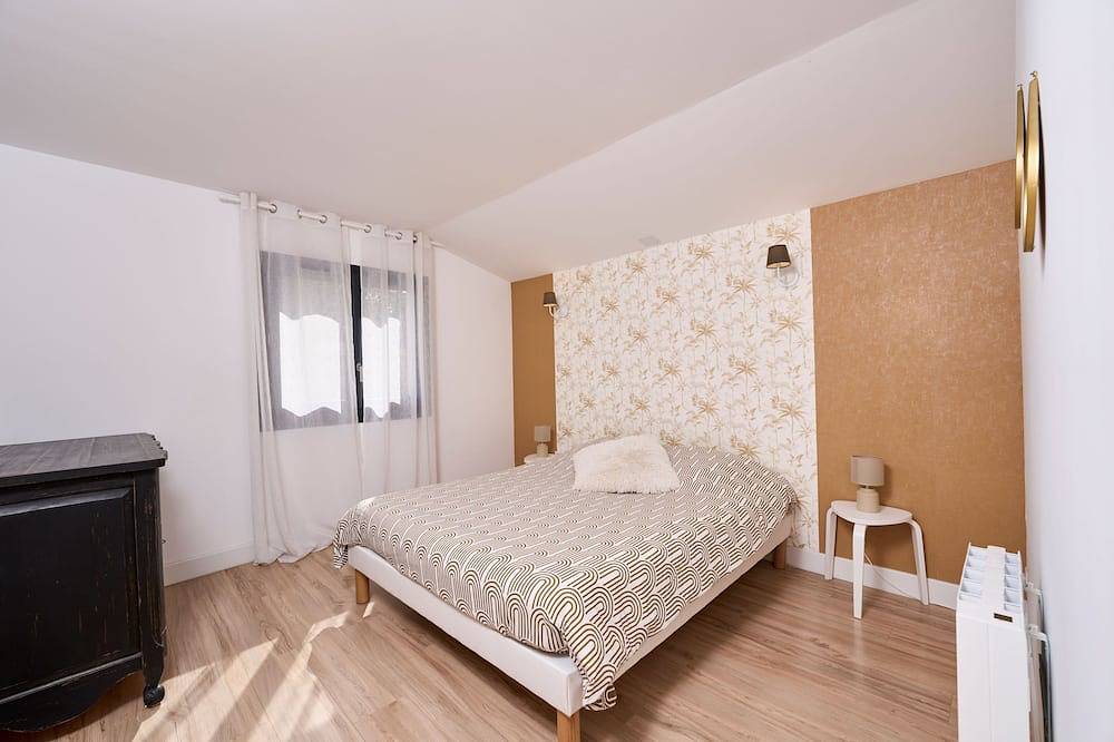 Air-conditioned villa in the heart of Provence, swimming pool, for 8 people, in absolute peace and quiet in Velleron, Parc naturel régional du Mont-Ventoux