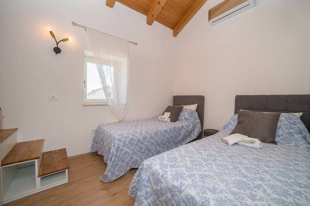 House Villa Caterina with pool in Brtonigla, Umag