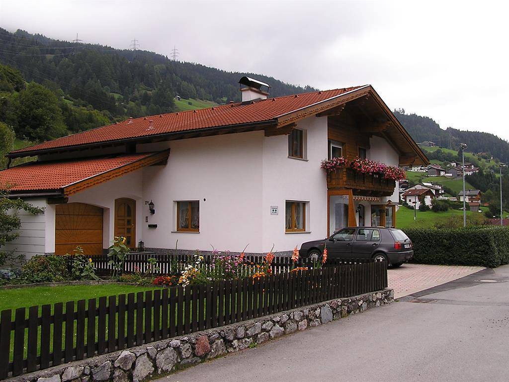 Ganze Ferienwohnung, App. 4-5 Pers.: 2 Schlafräume/Dusche, Wc in Flirsch, Arlberg