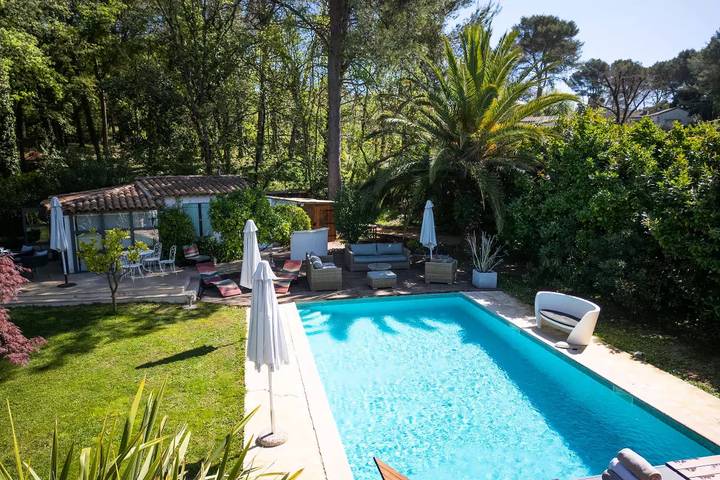 Location de vacances pour 12 personnes, avec sauna et jardin à Roquefort-les-Pins - 3