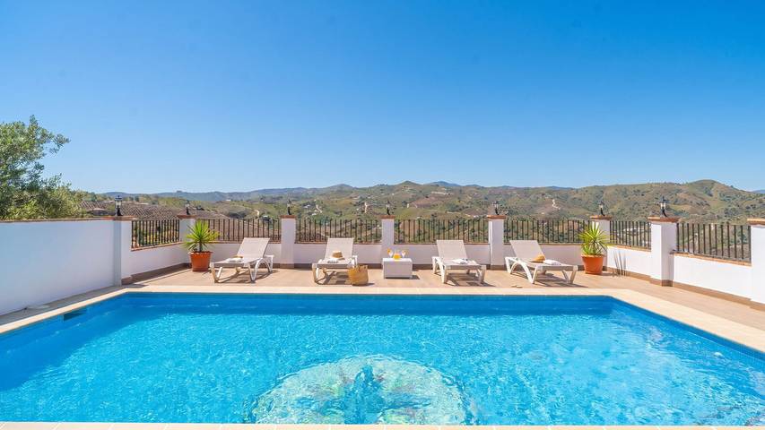 Casa rural para 7 personas, con Balcón/Terraza y Piscina en Iznate