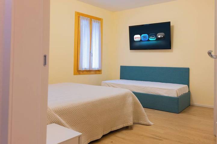 Entire apartment, Residenza Dante-Smart Luxury Suite Historic Center in Asolo, Treviso Province