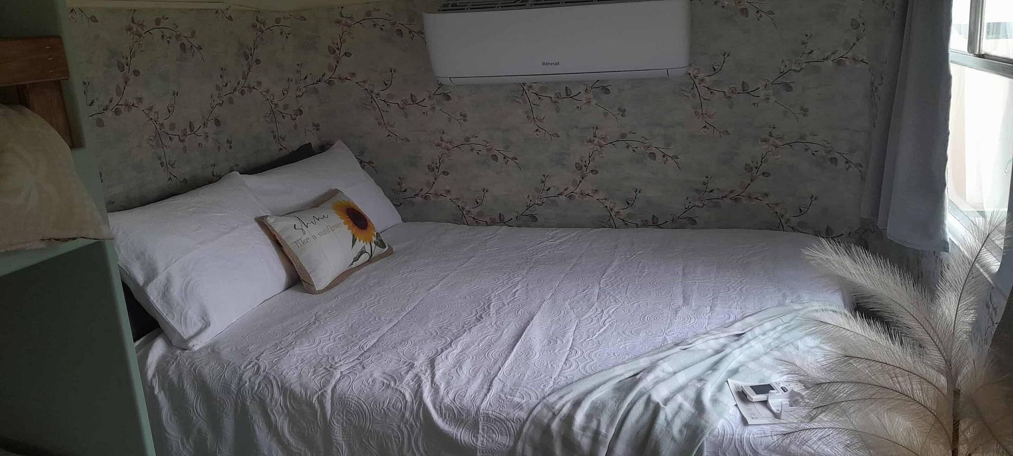 Glamping vintage bajo las estrellas en la granja de autobuses de Bedford in Queensland