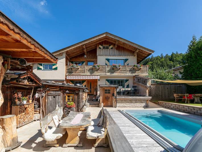 Ferienwohnung für 4 Personen, mit Balkon und Terrasse sowie Garten und Pool in Tirol