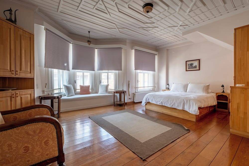 3Br House w Private Terrace - 3 Bathrooms - 5 Min to Blue Mosque & Hagia Sophia in Fatih, Istanbul