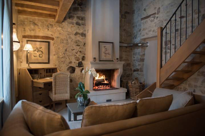 Location de vacances pour 12 personnes, avec jardin ainsi que piscine et terrasse à Fère-en-Tardenois