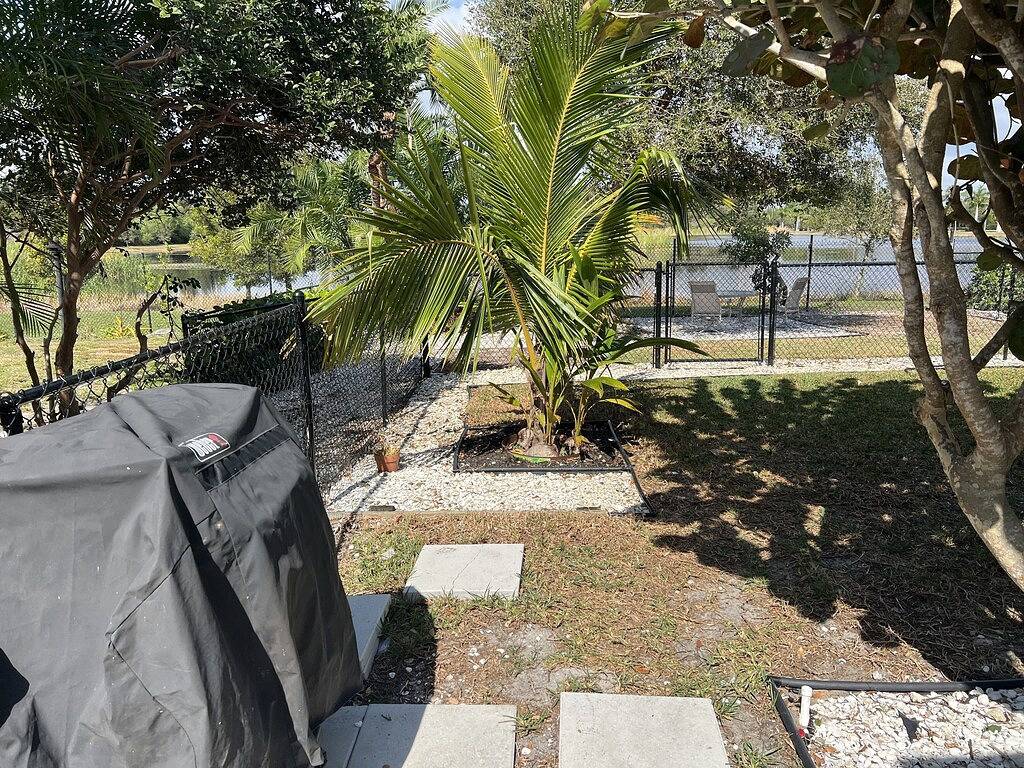 Lakeview Seashell 2Br Cottage, Pets Welcome! Sleeps 4 in Bonita Springs, Southwest Florida