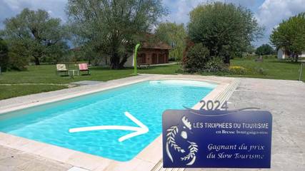 Hôtel pour 2 personnes, avec piscine ainsi que jardin et vue à Mervans