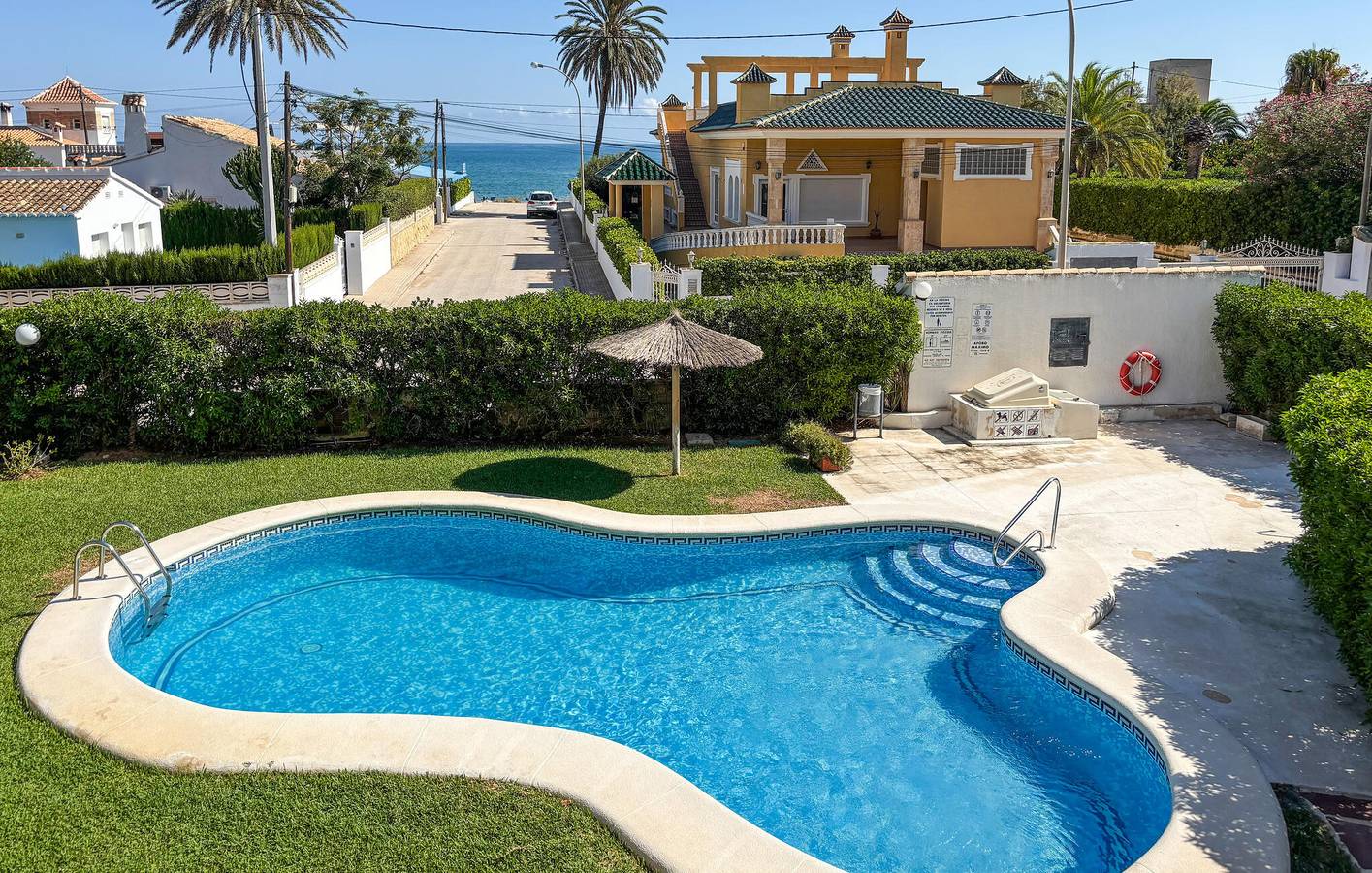Apartamento vacacional entero, Apartamento en primera línea de playa con WiFi y parking, a 200m de Platja de l'Amadrava in Almadraba, Costa Blanca