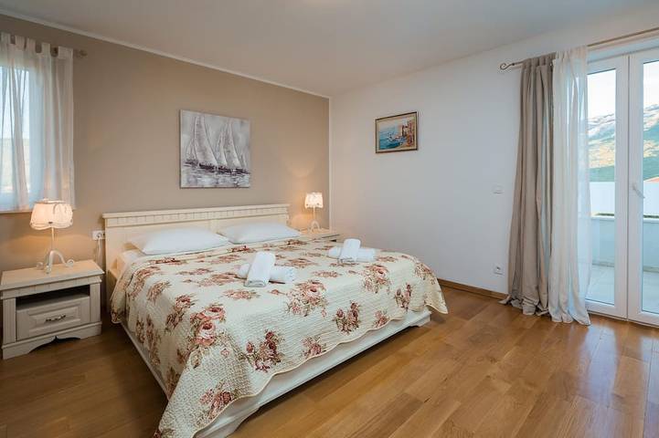 Erstaunliche Villa Sofia Mit Heizbarem Pool Im Split Hinterland in Dugopolje, Dalmatinisches Zagora