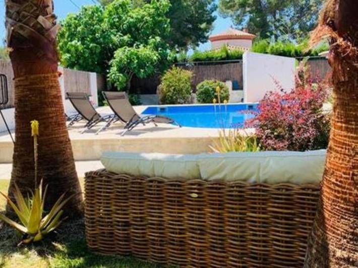 Location de vacances pour 6 personnes, avec terrasse ainsi que piscine et jardin, animaux acceptés dans Les Tres Cales - 3