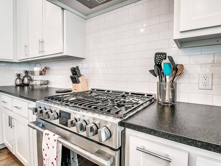 Vacation rental for 13 people, with hot tub and pool as well as yard and balcony in Eufaula Lake