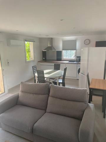 Gîte pour 5 personnes, avec vue et terrasse à Évenos
