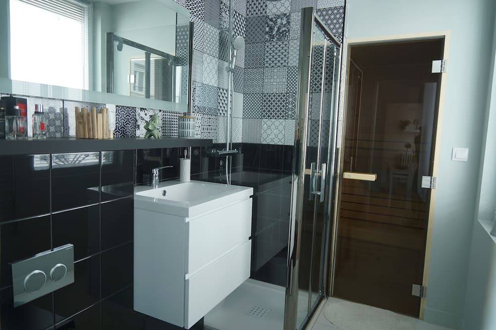Appartement entier, Studio rénové & privatif 30m² avec terrasse dans maison de charme ancienne in Angers, Région d'Angers