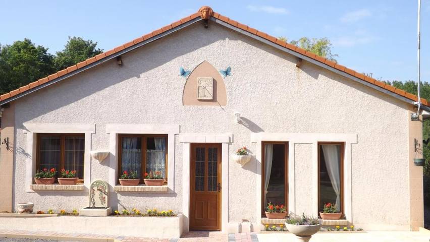 Gîte pour 2 personnes, avec vue ainsi que sauna et jardin à Courrières