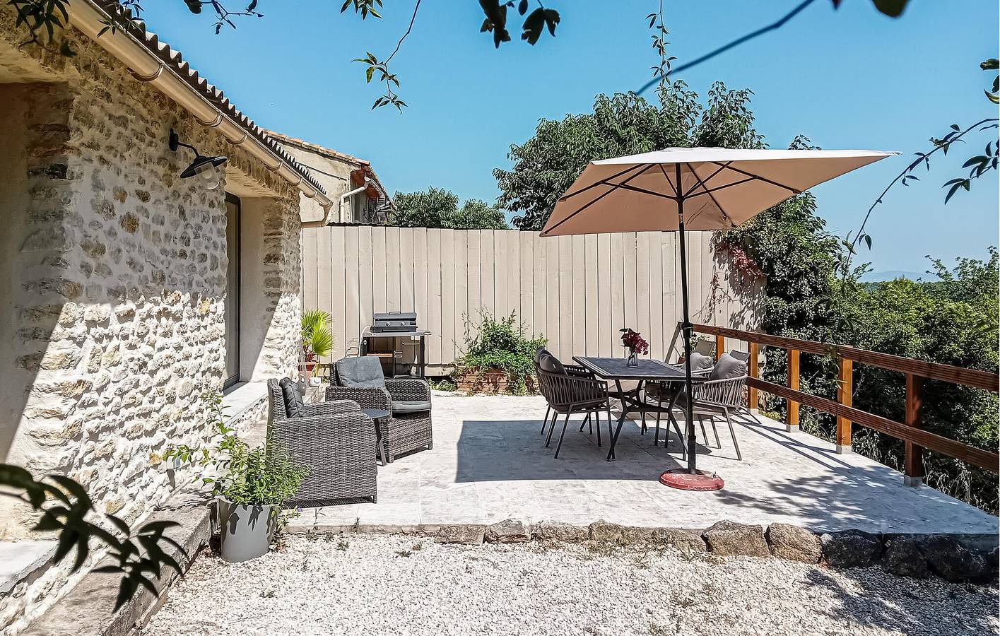 Apartamento tranquilo con piscina, chimenea y jardín, a 2 km de Le Beaucet in La Roque-sur-Pernes, Vaucluse