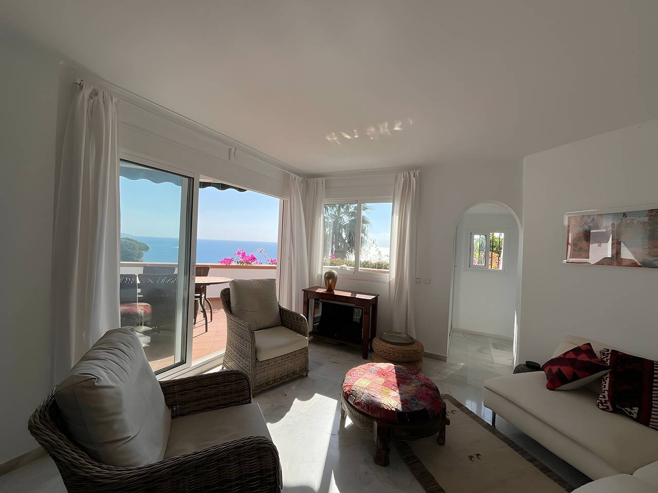Casa Vacacional 'Karibu Sana' con Vistas al Mar y Piscina Compartida en Nerja in Urbanización Ladera del Mar, Nerja