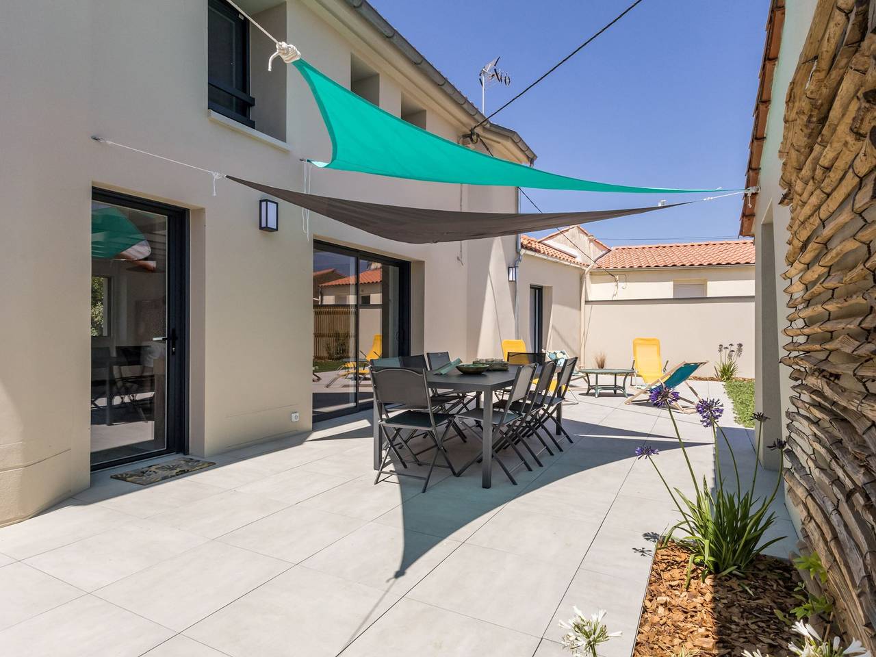 Casa renovada cerca de playas, estacionamiento, jardín privado, terraza sureste in Machecoul-Saint-Même, Nantes region