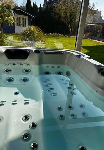 Maison d’hôte pour 2 personnes, avec terrasse et jardin ainsi que sauna et jacuzzi à Aire-sur-la-Lys